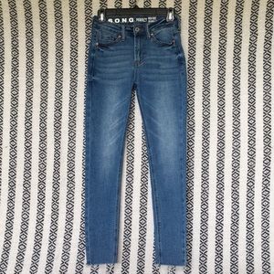 •Frayed S.O.N.G Jeans•